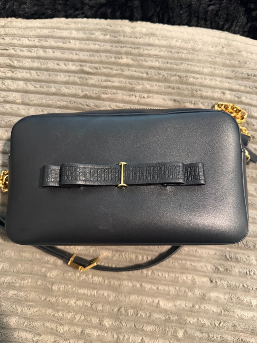 Carolina Herrera  LACITO INSIGNIA CROSSBODY | MEDIUM CROSSBODY BAG
